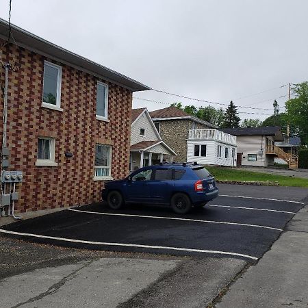 Downtown Apartment Next To Highway Netflix+Wifi エドマンズトン エクステリア 写真