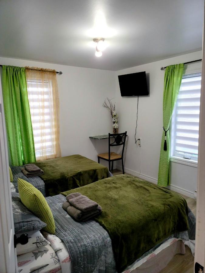 Downtown Apartment Next To Highway Netflix+Wifi エドマンズトン エクステリア 写真
