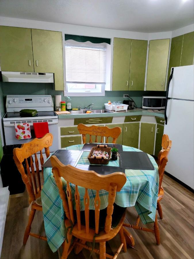 Downtown Apartment Next To Highway Netflix+Wifi エドマンズトン エクステリア 写真