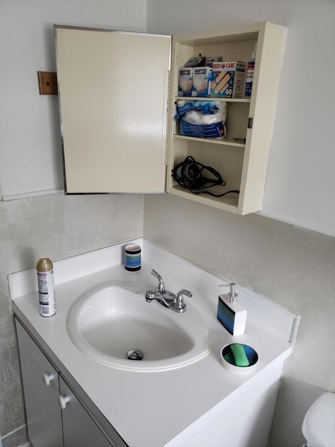 Downtown Apartment Next To Highway Netflix+Wifi エドマンズトン エクステリア 写真
